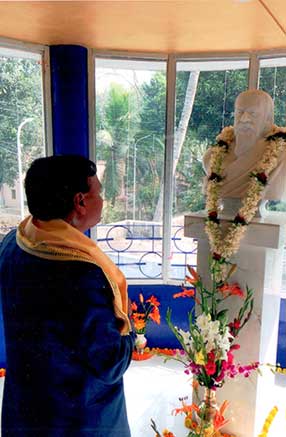 Statue of Sri Aurobindo installed on 1st Floor of Matrimandir at 03.01.2016.